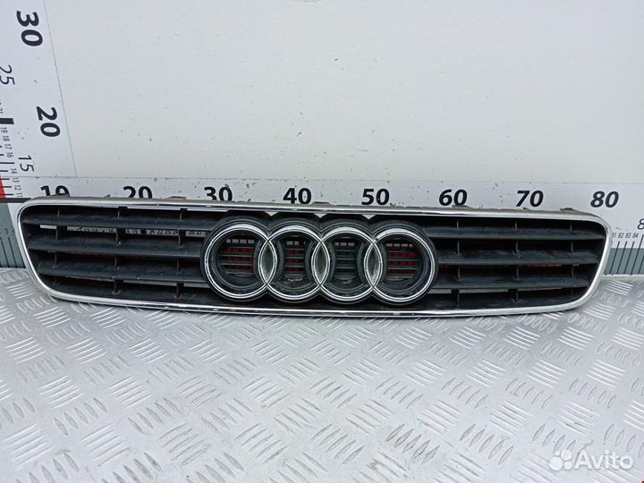 Решетка радиатора для Audi A3 8L 8L0807667