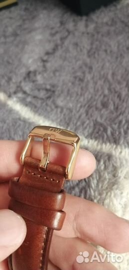 Золотые дизайнерские часы Daniel wellington