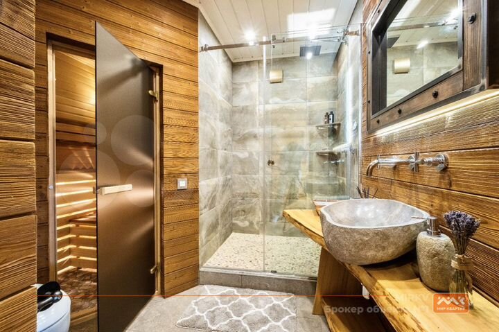 Дом 220 м² на участке 13 сот.