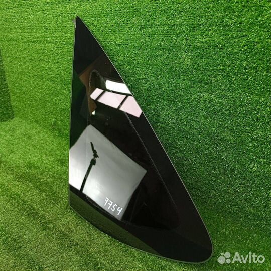 Форточка в крыло левая Ford Focus 2 2007 1360767