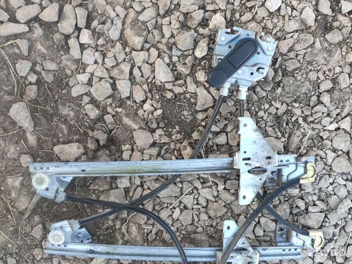 Задний стеклоподьемник Пежо 307