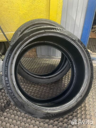 Michelin Pilot Sport 4 S 275/35 R22 и 315/30 R22 107Y