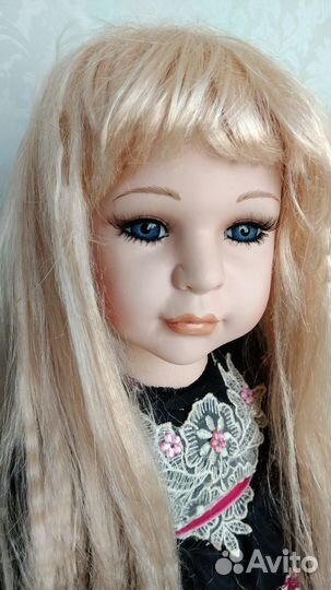 Фарфоровая коллекционная кукла Бронь