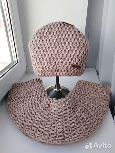 Новый комплект шапка вязанная на флисе со снудом