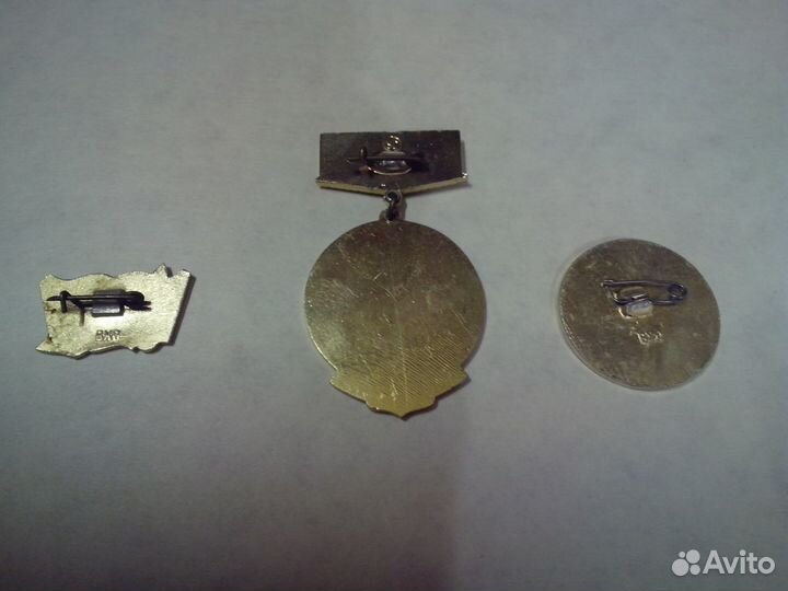 Значки 50 лет Дворцу Культуры и хоровое общество