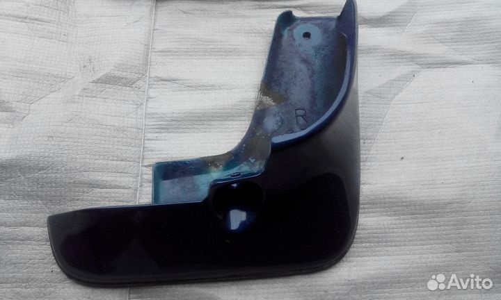 Продам комплект брызговиков toyota premio 2003