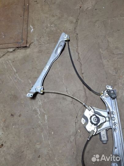 Стеклоподъемник передний правый Renault Clio 3