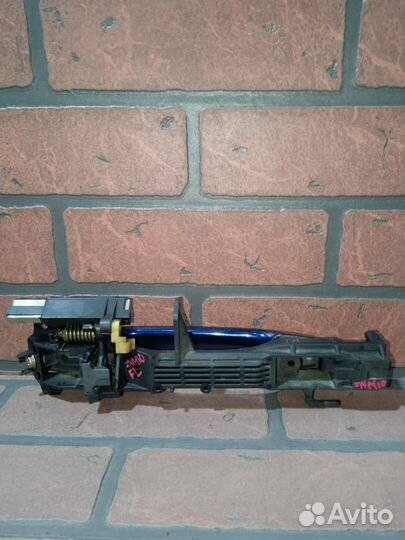 Ручка двери внешняя toyota isis ZNM10W 1zzfe FR/LH