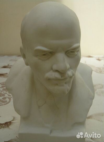 Бюст В.И. Ленин. Фарфор (бисквит) и бюст(силумин)