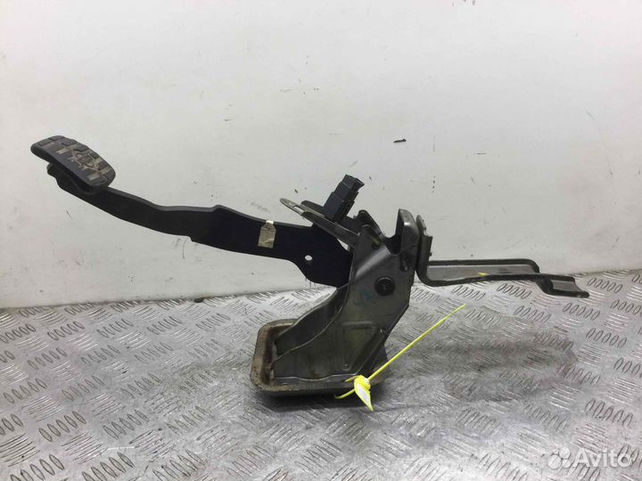 Педаль сцепления Nissan Almera Tino Qg18de