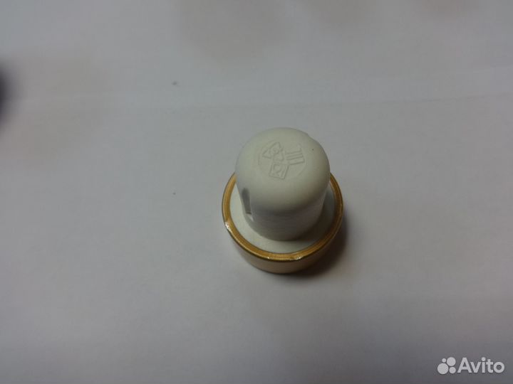 Пробки от бутылок (пластик)