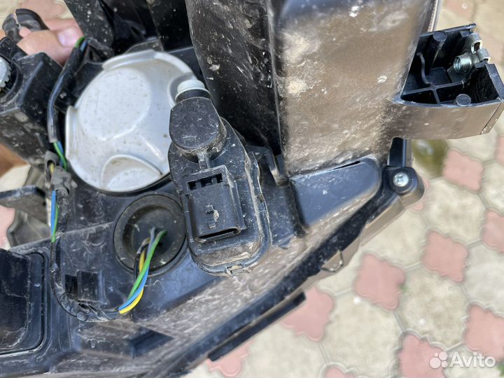 Передняя правая фара лада веста