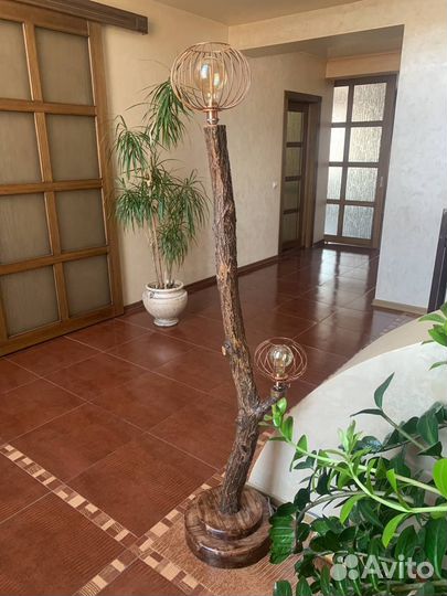 Светильник напольный из натурального дерева