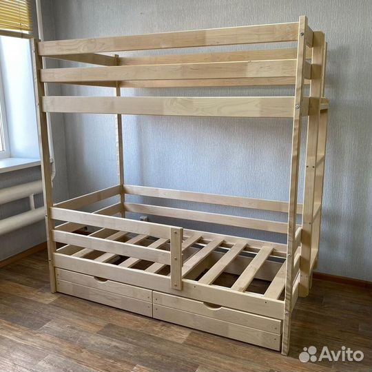 Двухъярусная кровать