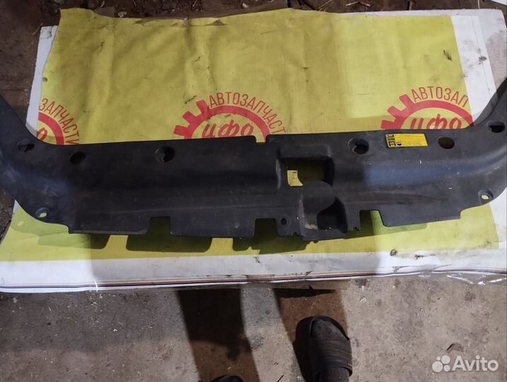 Накладка передней панели Toyota Rav 4 2006г