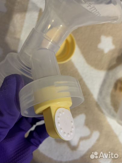 Medela mini electric молокоотсос+накладки на грудь