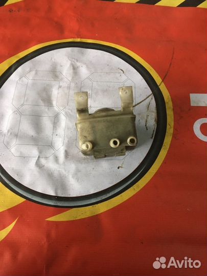 Бачок тормозной жидкости Nissan Prairie