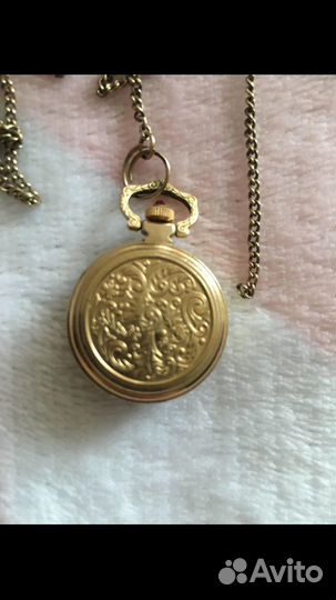 Часы -кулон