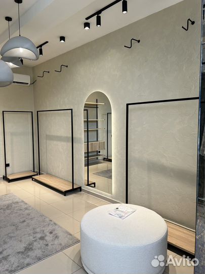 Сдаются в аренду полки и рейлы в новом шоуруме