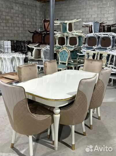 В наличии стол