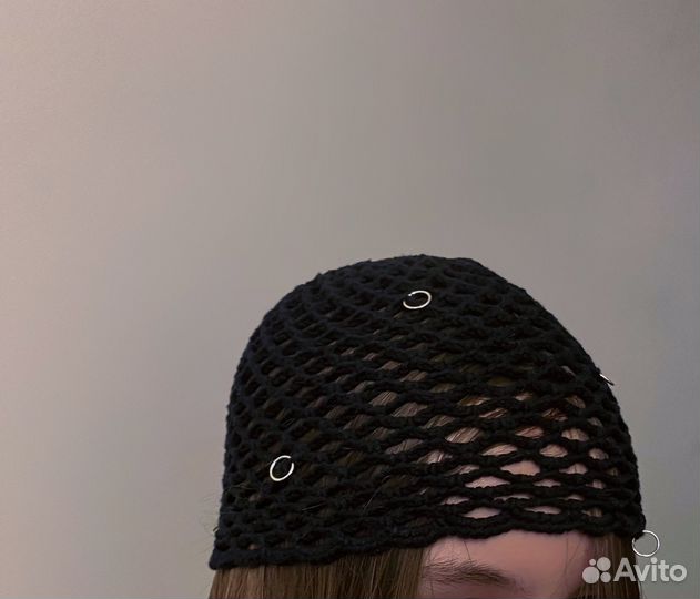 Вязаная шапочка сетка с колечками, кроше