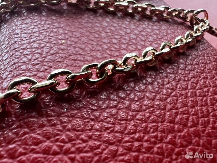 Крест и цепь