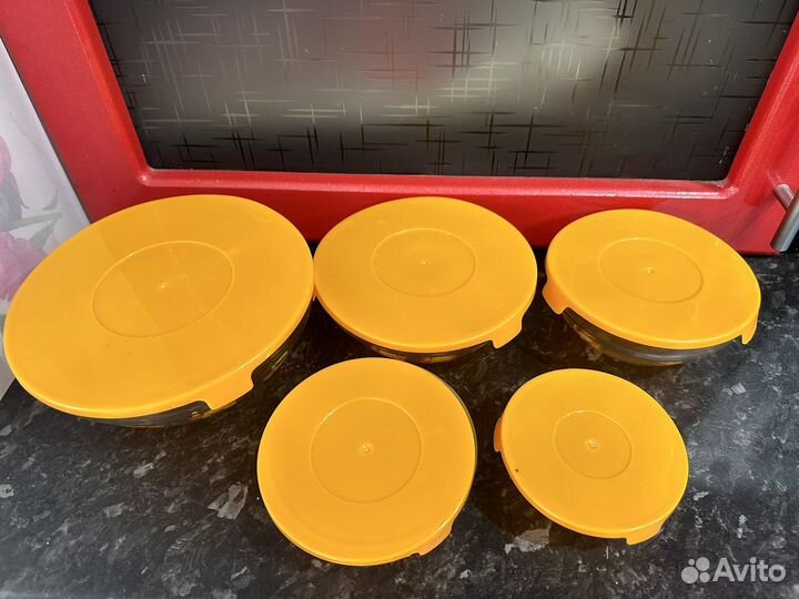 Стеклянные салатники с крышкой