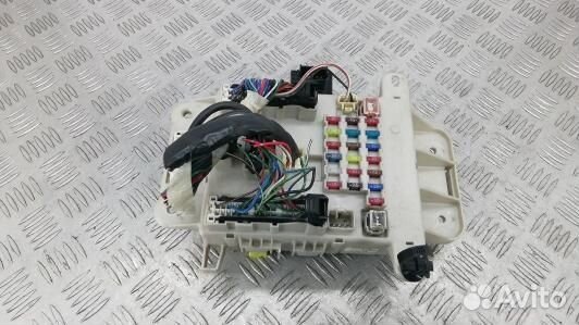 Блок предохранителей toyota RAV 4 ZCA2 (7SV20M101)