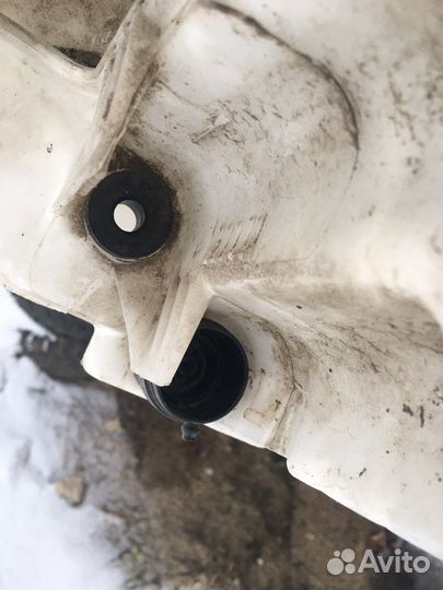 Бачок омывателя на volkswagen jetta 6 с дефектом