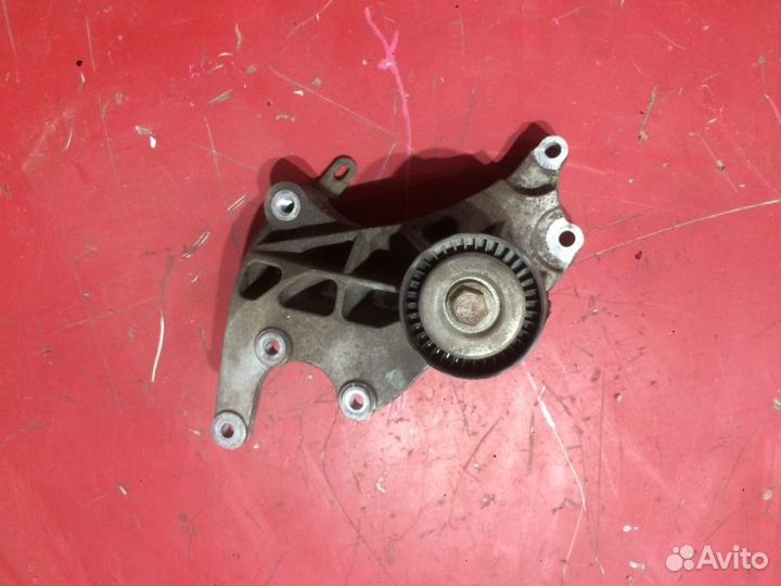 Кронштейн компрессора кондиционера Mitsubishi