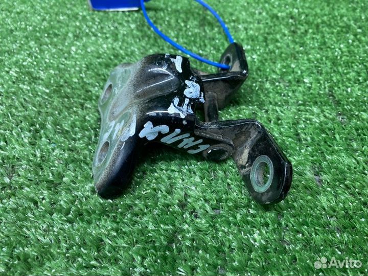 Петля двери передняя правая Hyundai Solaris