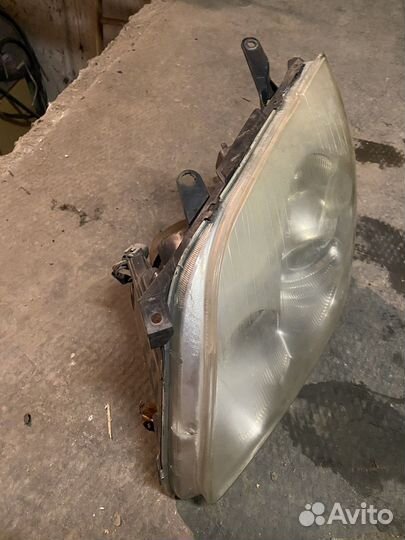 Фара левая avensis т250 оригинал