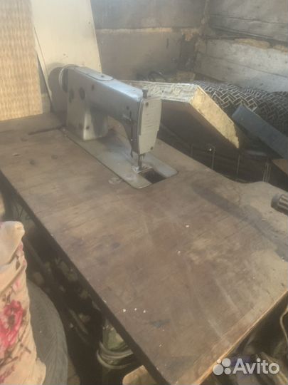 Швейная машинка со столом