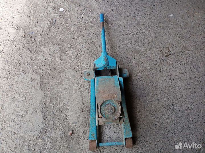 Домкрат подкатной 3,5 тн