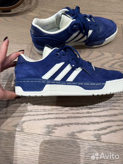 Кроссовки adidas