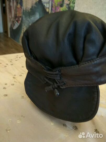 Стильная кожаная кепка