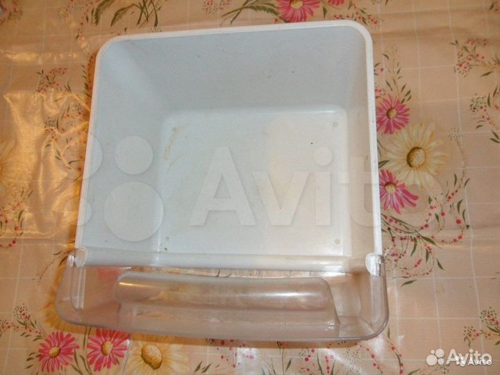 Б/у Ящики и полки для холодильника