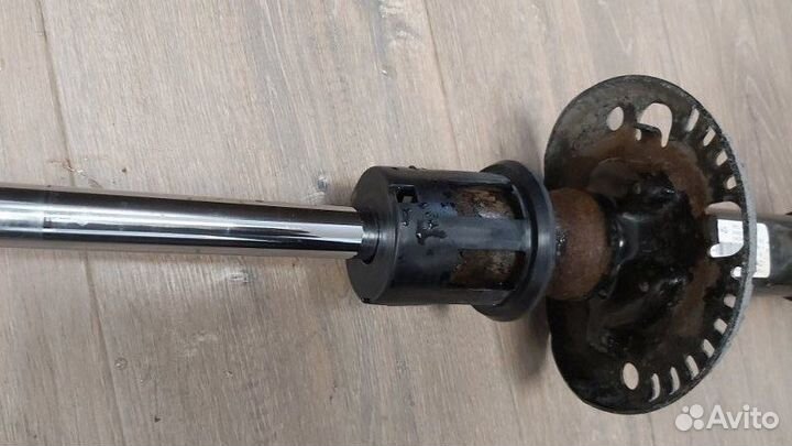 Стойка передняя Volkswagen Polo