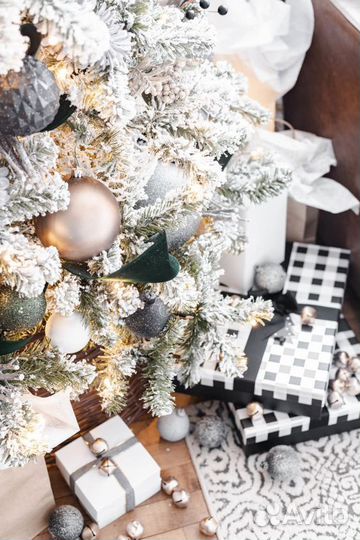 Елка в наличии со снегом не осыпается