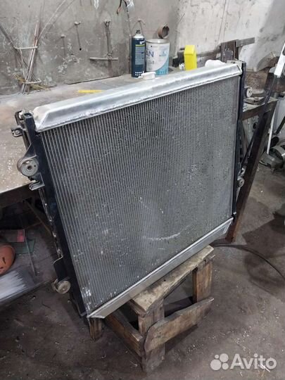 Радиатор на Toyota Land Cruiser 200