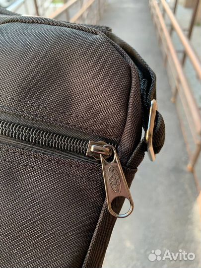 Сумка через плечо eastpak