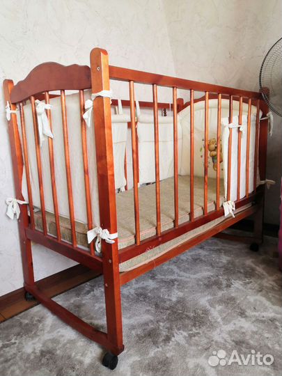 Детская кроватка
