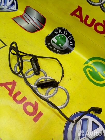 Подсветка номерного знака задняя Volkswagen Golf 5