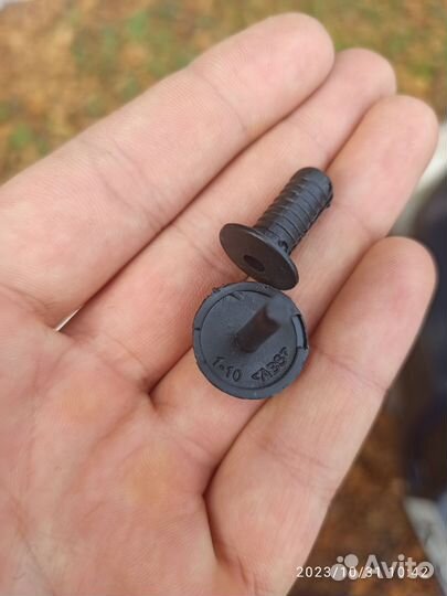 Обшивка капота на Nissan Almera Classic B10