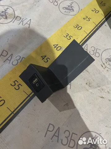 Площадка под адаптер магнитолы Toyota Auris 150