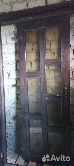 Дверь пластиковая входная б/у