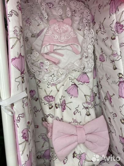 Детская кроватка с маятником