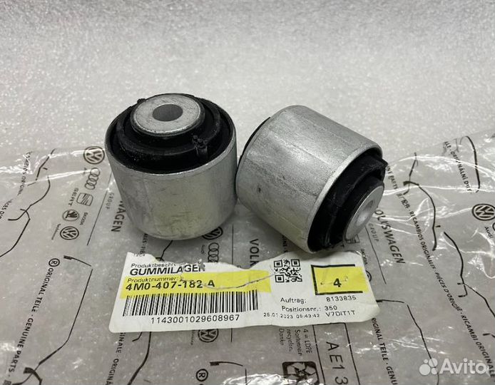 Сайлентблок рычага VAG 4M0407182A