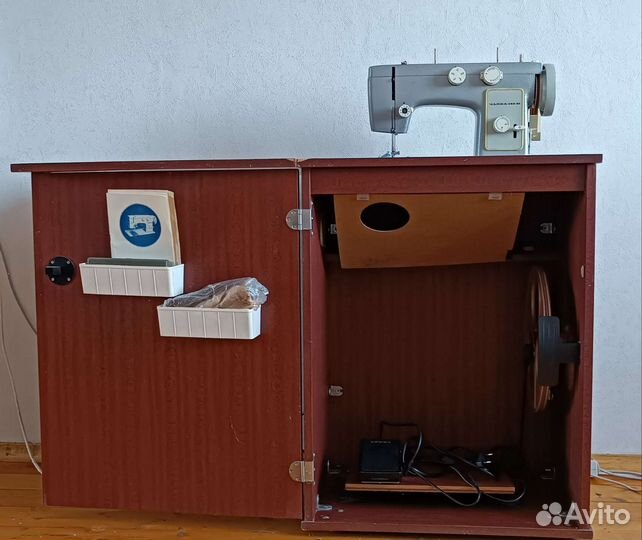 Швейная машина Чайка 142М