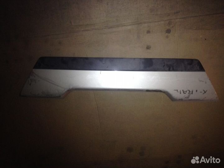 Накладка на заднюю дверь Nissan XTrail 2.0 T31